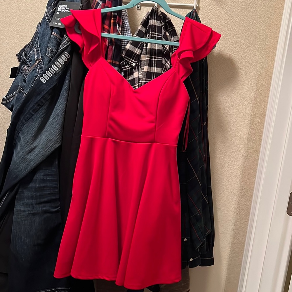 NWOT City Studio short ruffle shoulder dress with pockets